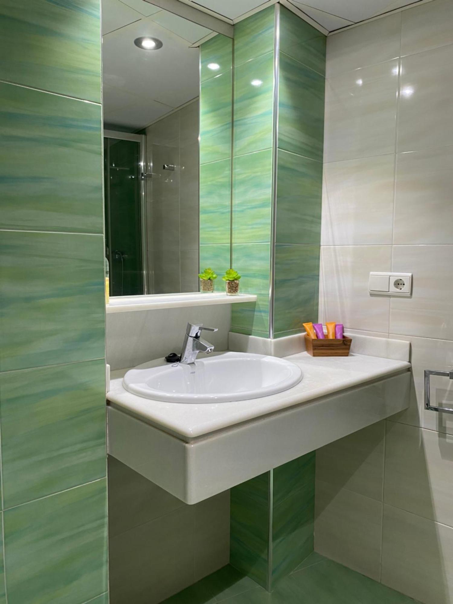 Enmitatiko Alcazar Viejo Apartment Кордоба Екстериор снимка